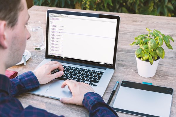 Prix d'hébergement webflow : options et avantages à connaître